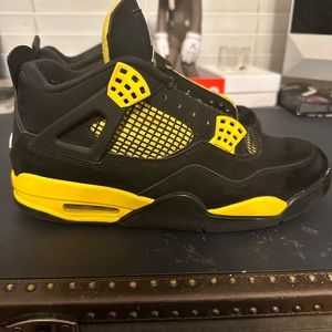 Jordan 4 Thunder Size 9.5 M